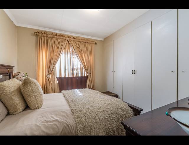 2 BEDROOM APARTMENT FOR SALE IN MAROELADAL